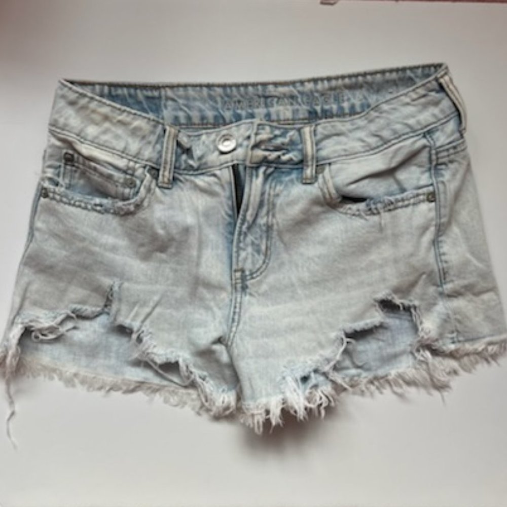 AMERICAN EAGLE Light Wash Jean Shorts Size 2